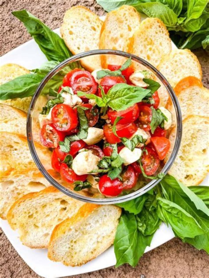 What is the difference between bruschetta and caprese?